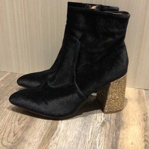 Betsey Johnson Kacey Booties